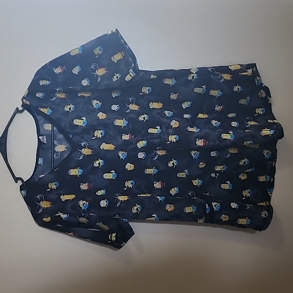 Scrub top minions size M